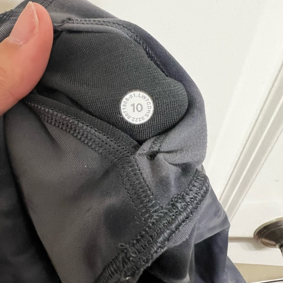 Lululemon Diamond Dye Pitch Grey Graphite Grey Align 6” Short - Picture 4 of 4